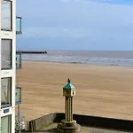 Beach View 1 Bed Apartment With Parking
