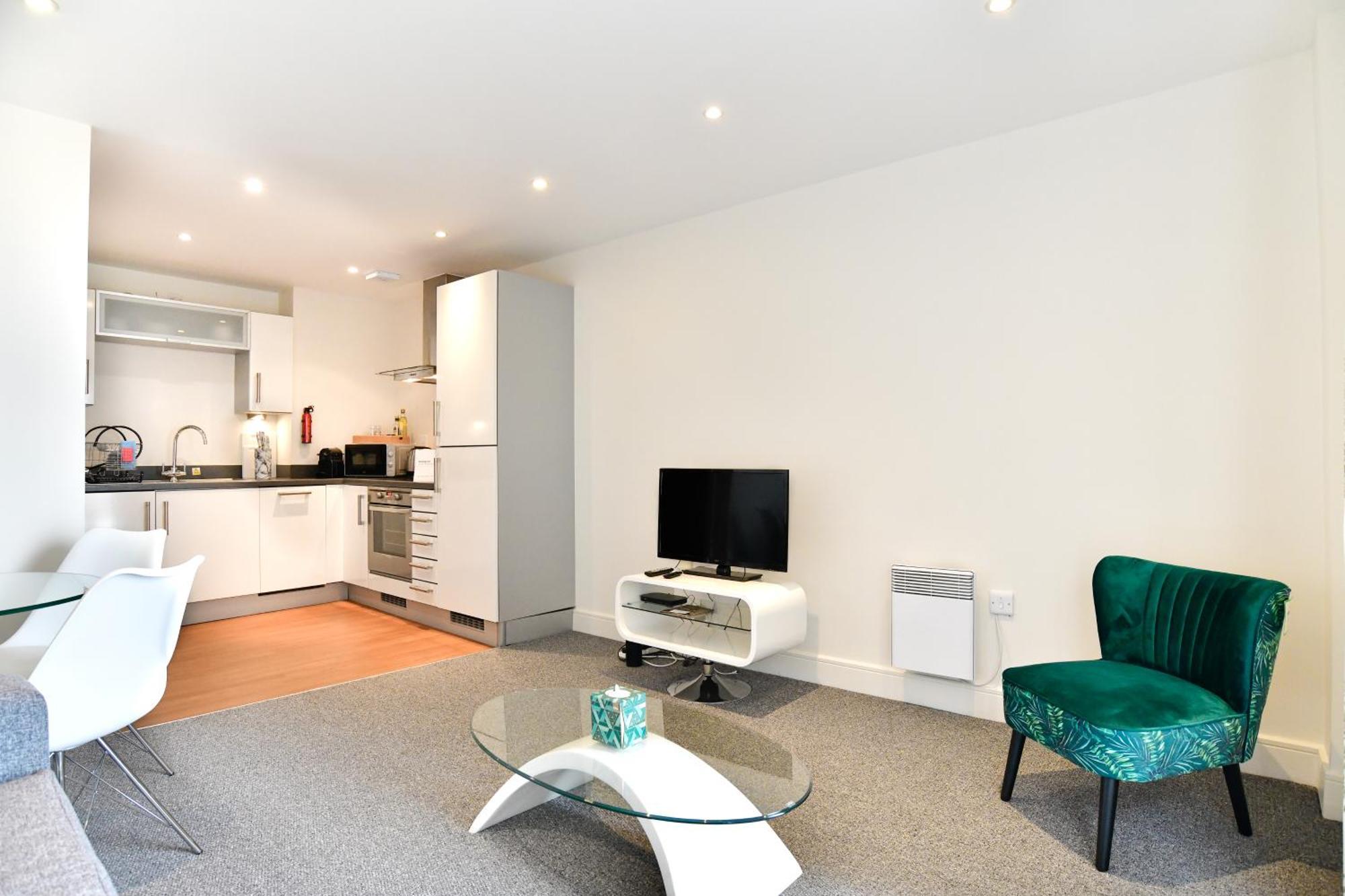 View 1 Bed With Parking Apartment *