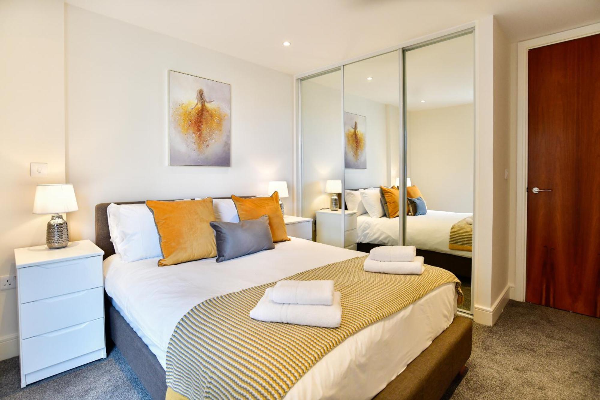 View 1 Bed With Parking Apartment *